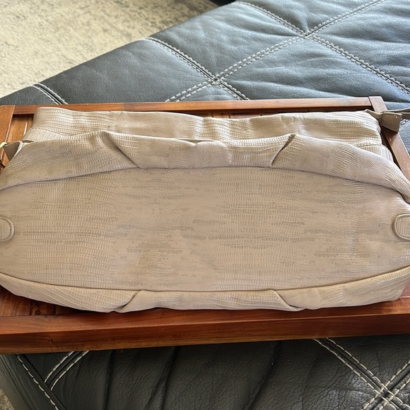 Steve Madden large tan bag with gold accents​ - Picture 4 of 6
